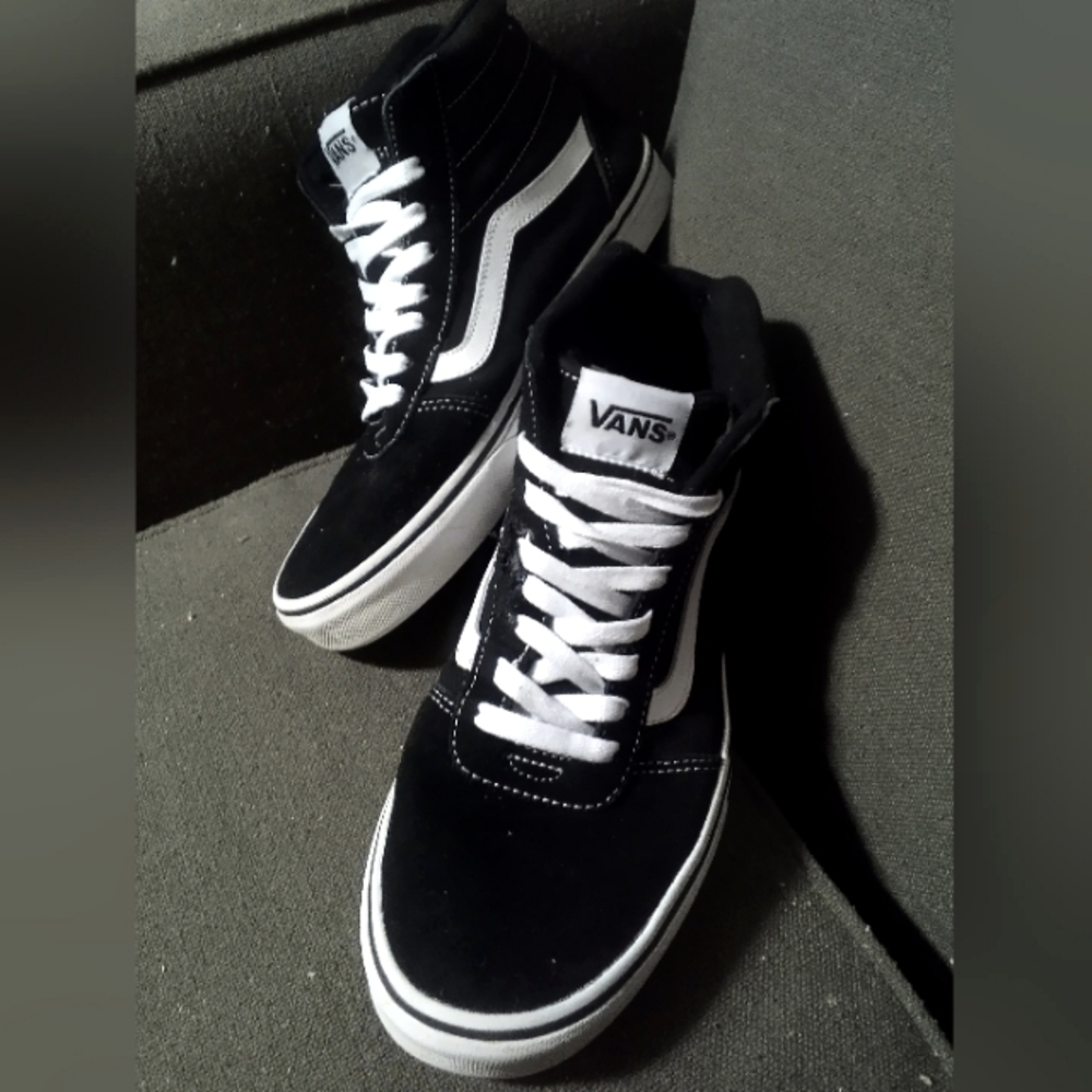 Men's Size 8 Black & White Vans High Tops